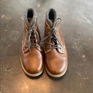 Boys boots